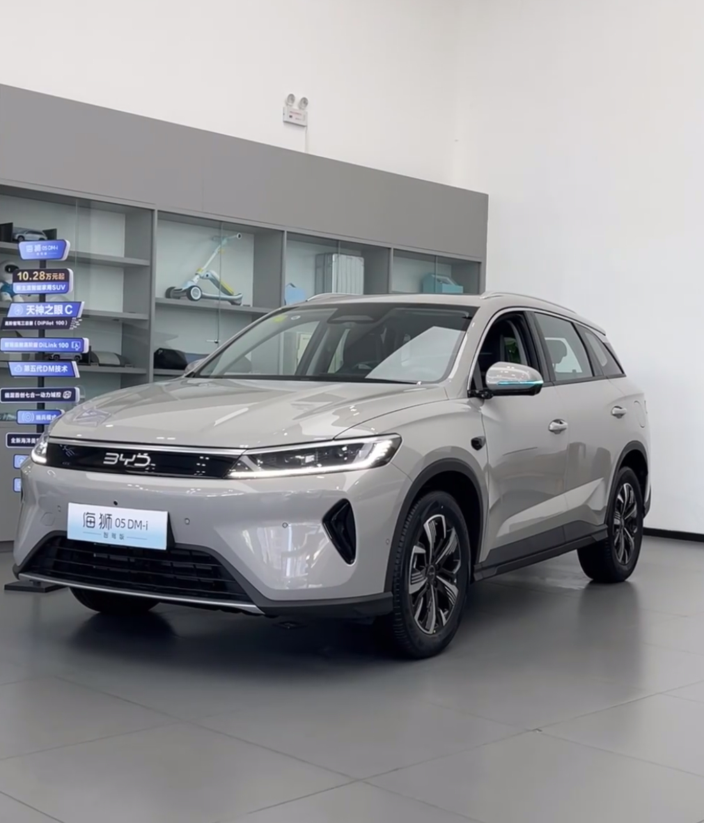 迪厂的车，在展厅里面都是开启“小蓝灯”展示模式。想问问大家，如果你们去到店里看到