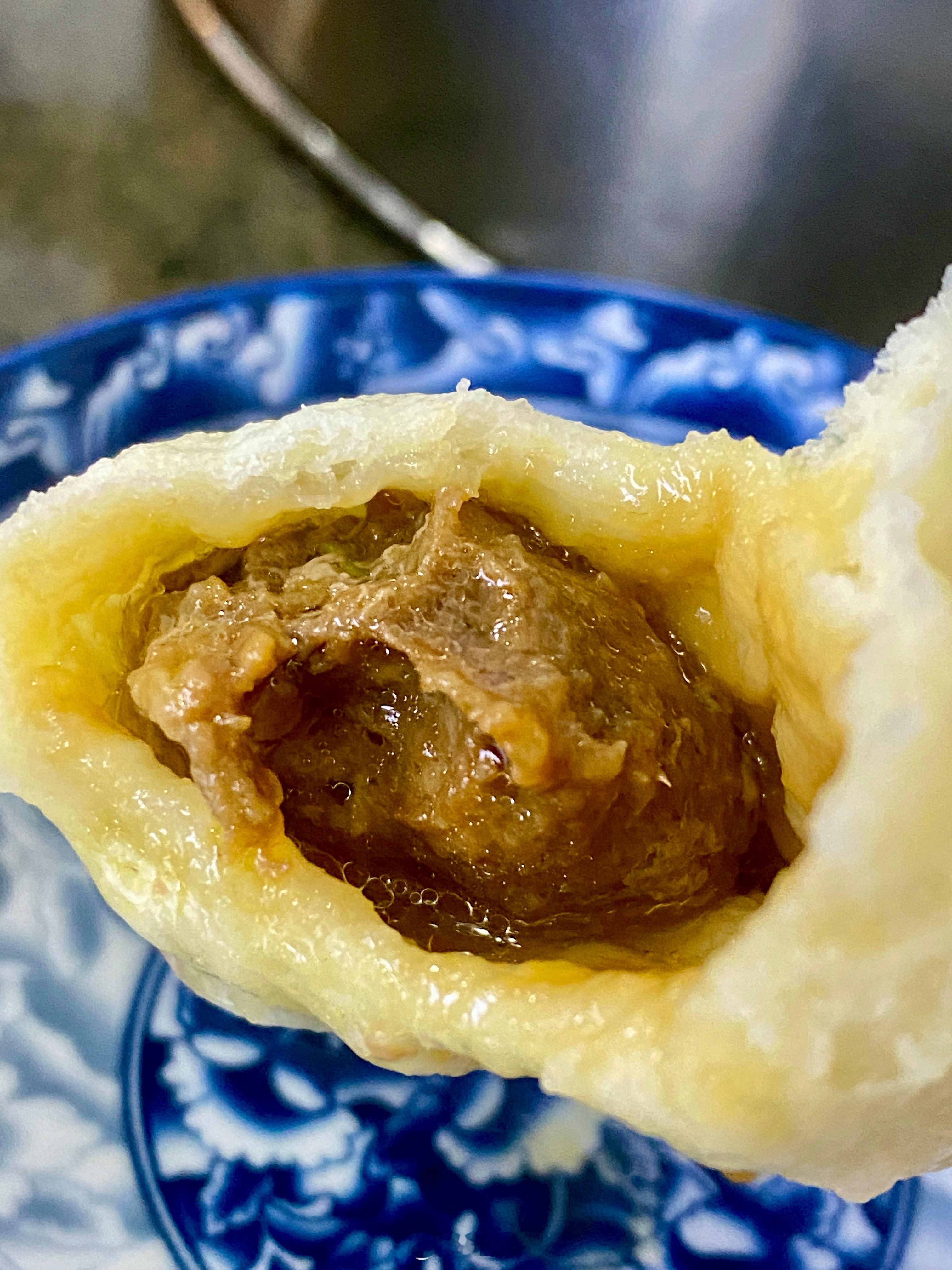 醒早了，身随心动，赶在早高峰之前开了 20 公里，吃上了热气腾腾刚蒸好的一笼牛肉