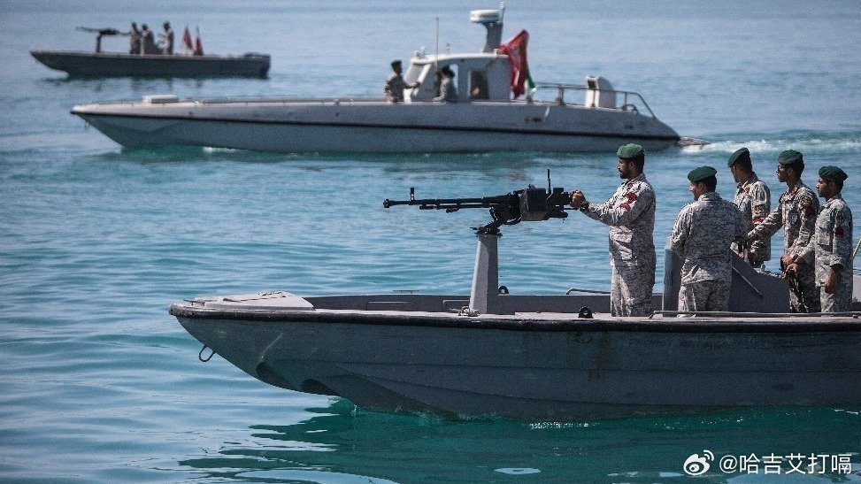 凤凰新闻【伊朗宣布关闭霍尔木兹海峡】据沙特阿拉比亚电视台2月28日报道，伊朗伊斯