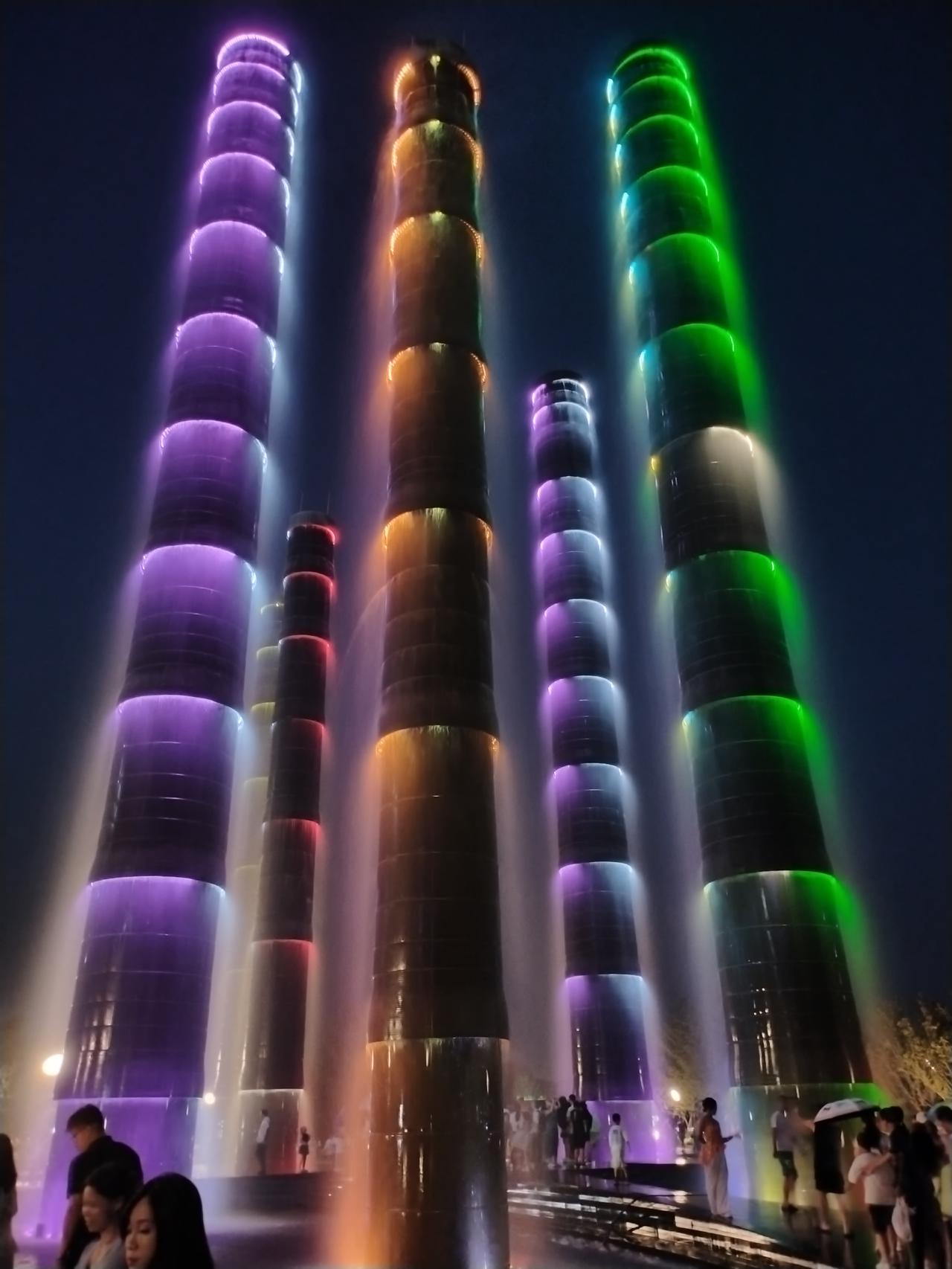 国际滑联简直是心惊肉跳，就好像这枚标有“DF-61”字样的玩偶会突然炸裂了滑板一