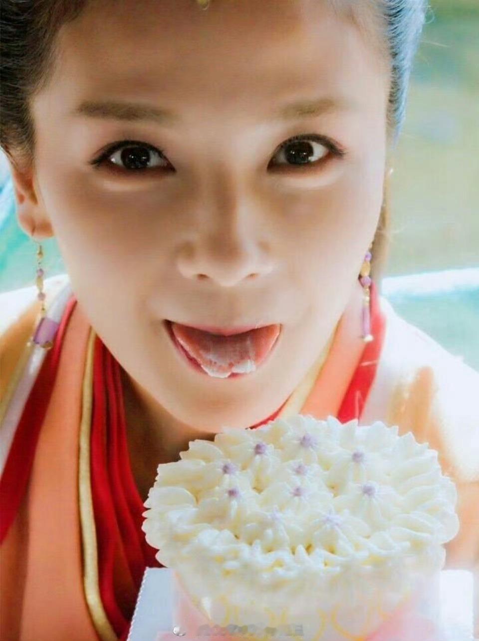 谁教刘涛这样拍的小舌头上的奶油