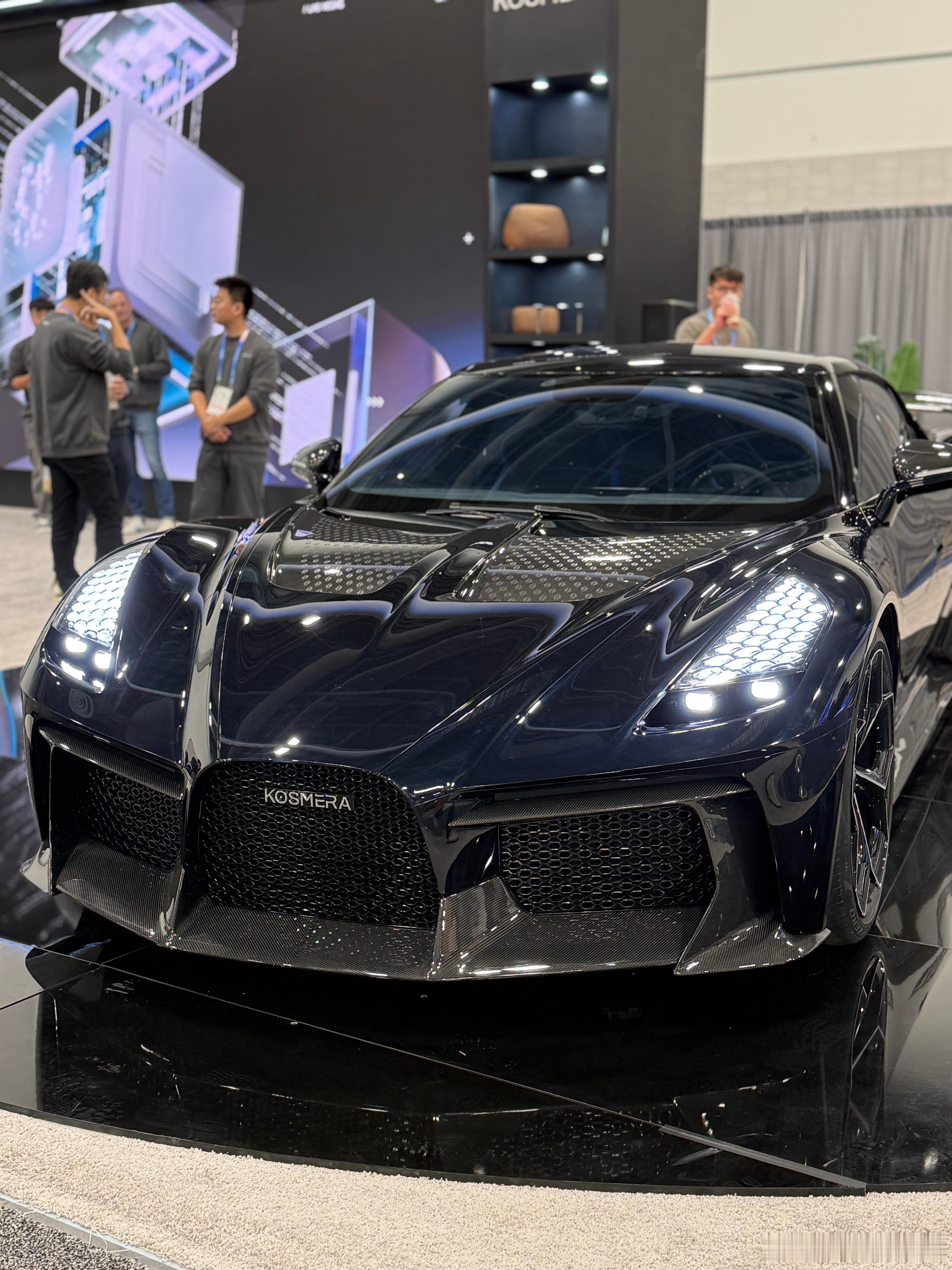 追觅的车亮相 CES 了，品牌叫做 Kosmera。不过好像澄清了，不挂追觅品牌