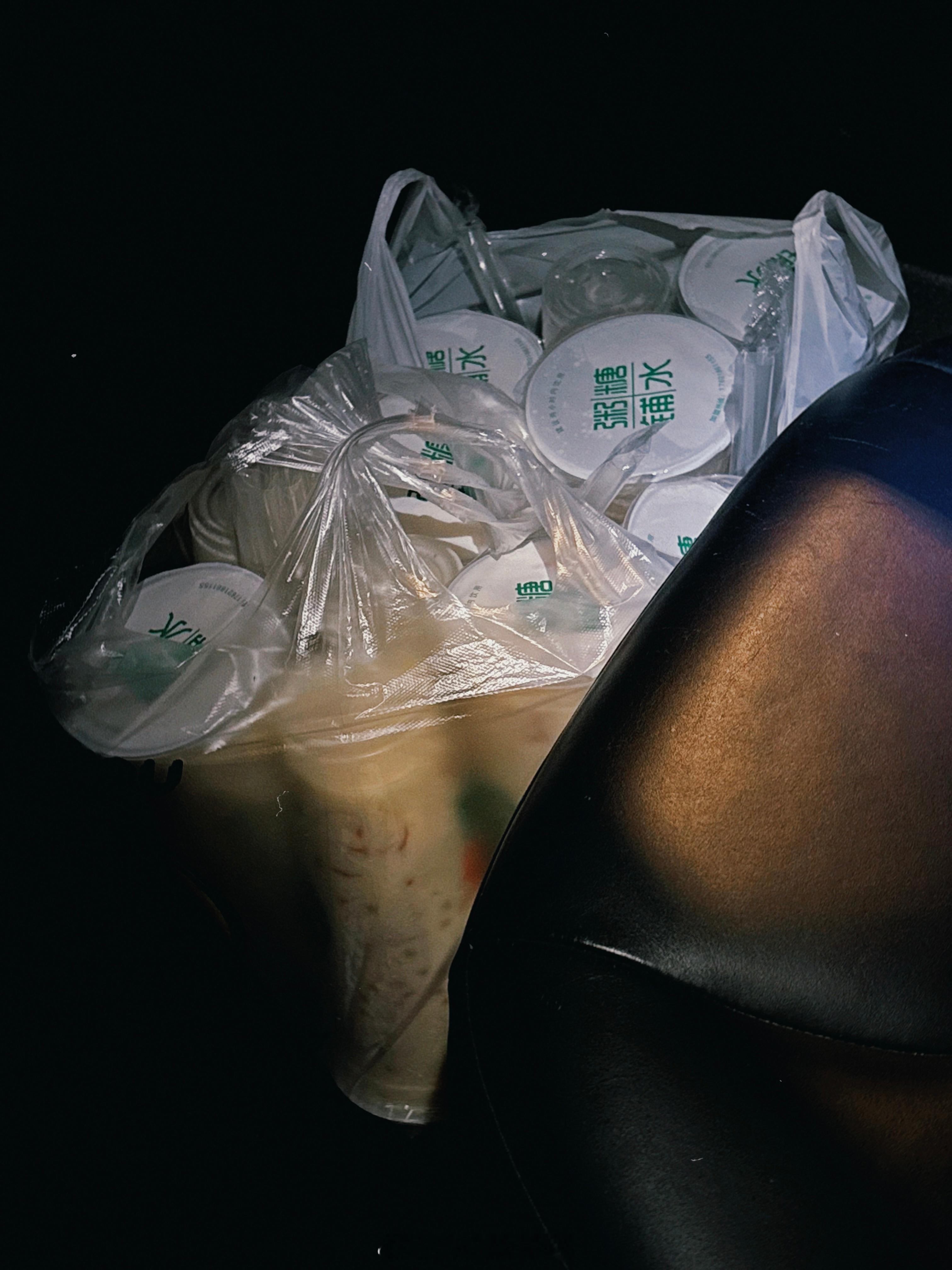 深夜去松江大学城糖水粥铺买饮料，足足十杯哪家好吃哪家不好吃不用查攻略问我就行了