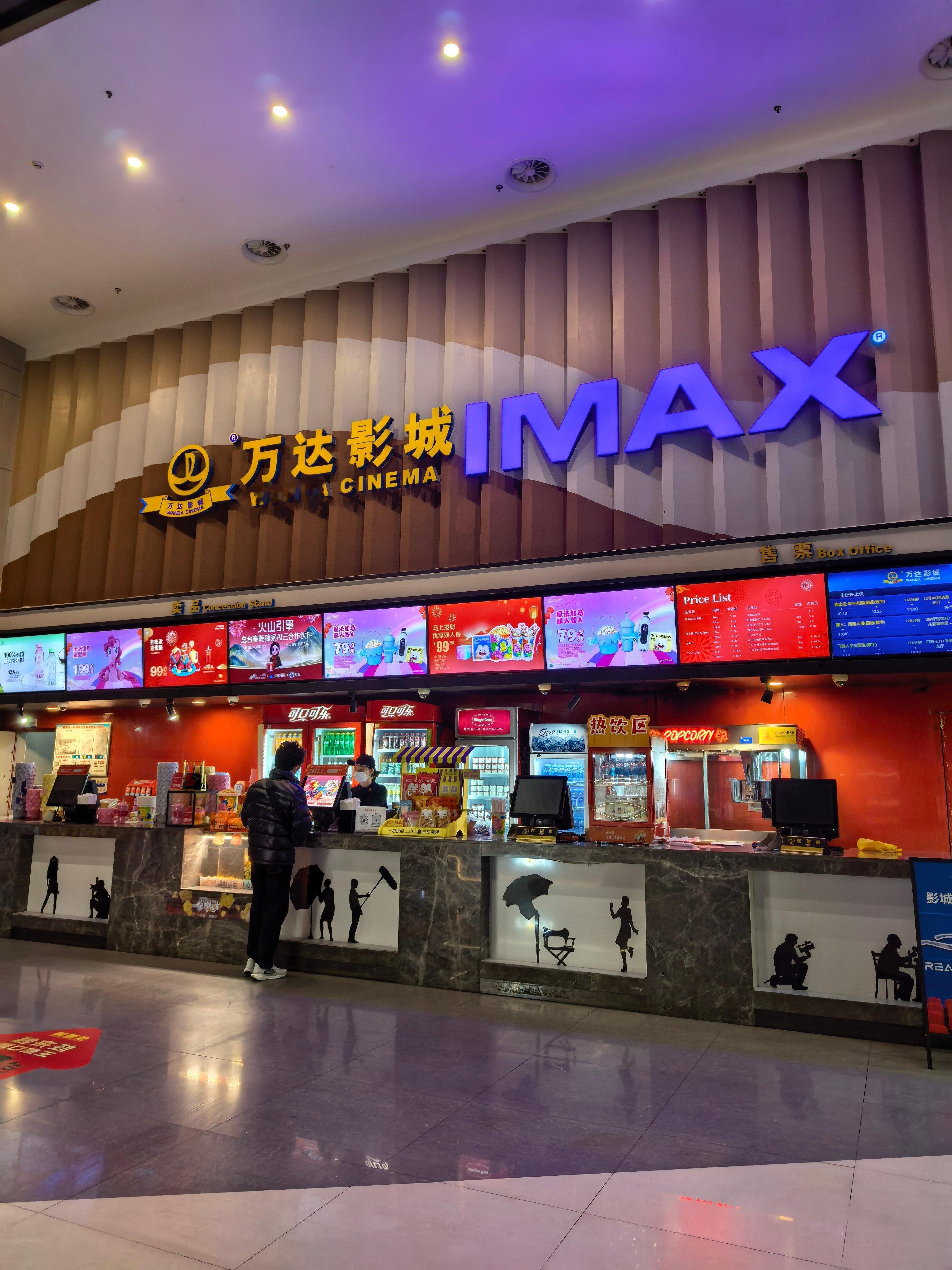 镖人 对吴京黑转BLACKPINK 刚看完镖人，我选了早上8点的IMAX巨幕场，