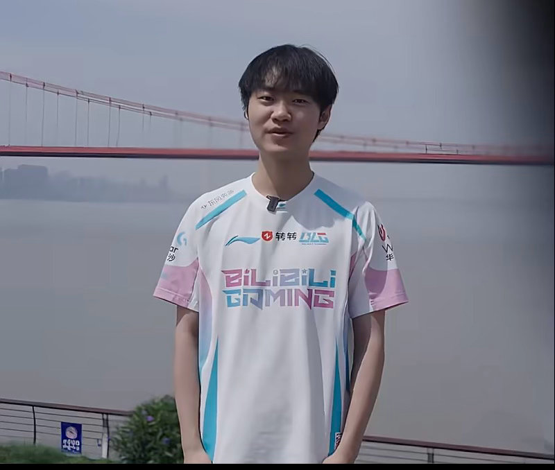 byd那兄弟让左手祝他过普通话考试没绷住，这真不是串子吗 更搞的是左手还说了一句