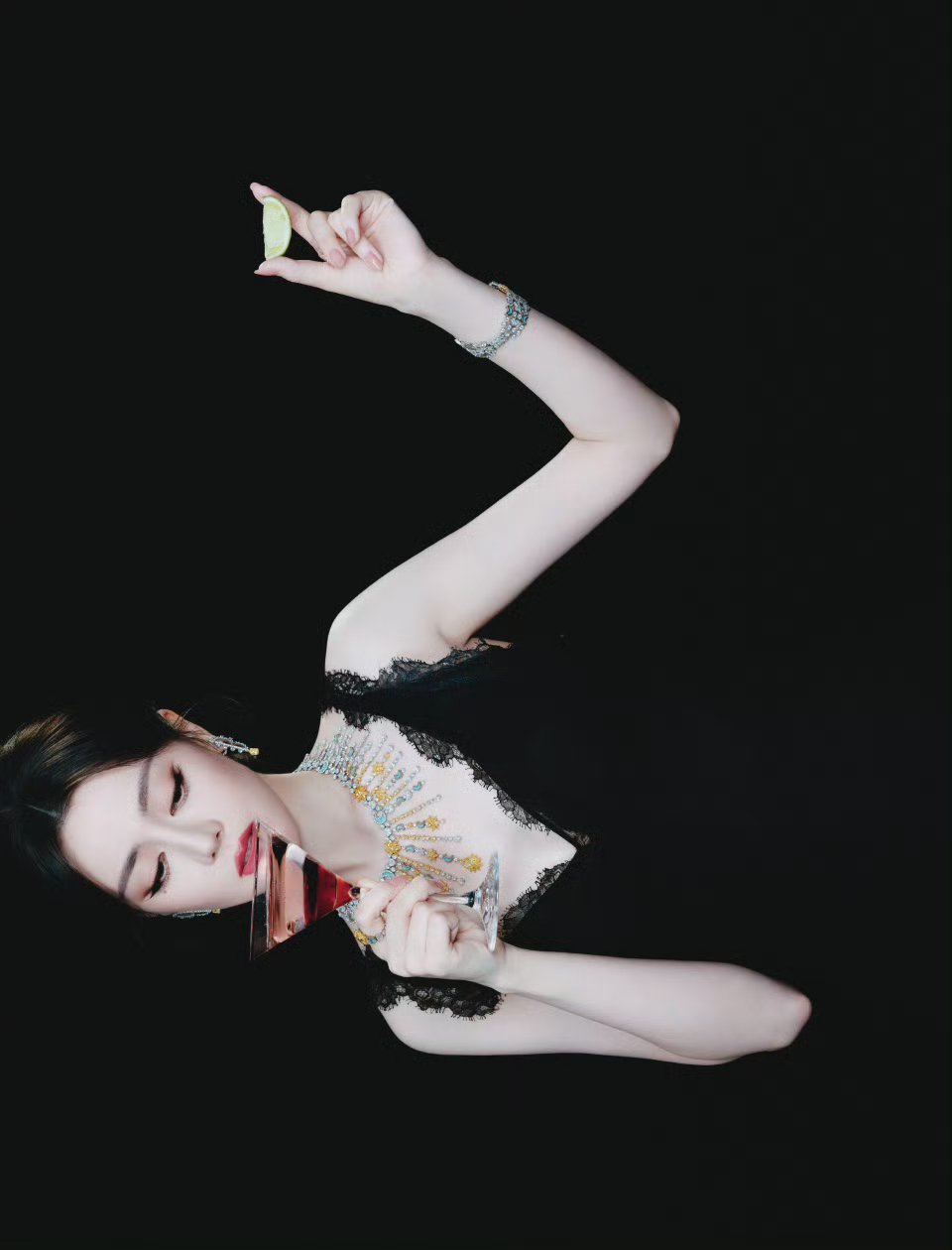 好美啊！闪闪发亮女明星迪丽热巴！！  期待更多作品！ 