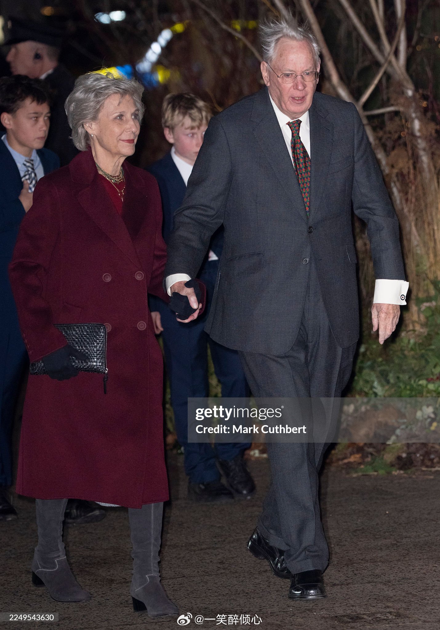 英国王室  2025年12月5日，格洛斯特公爵夫妇破天荒地带他们的两个女儿，La