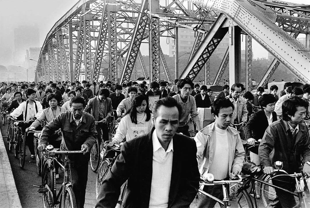 30年前的广州海珠桥VS现在的广州海珠桥

是大家出行模式退步了，还是我穿越了[