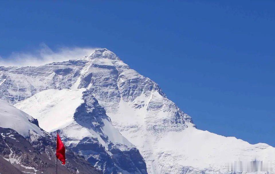 亚洲首位盲人登顶珠峰的故事太燃了 看不见山峰却登顶 张洪人生比电影还燃， 感受到