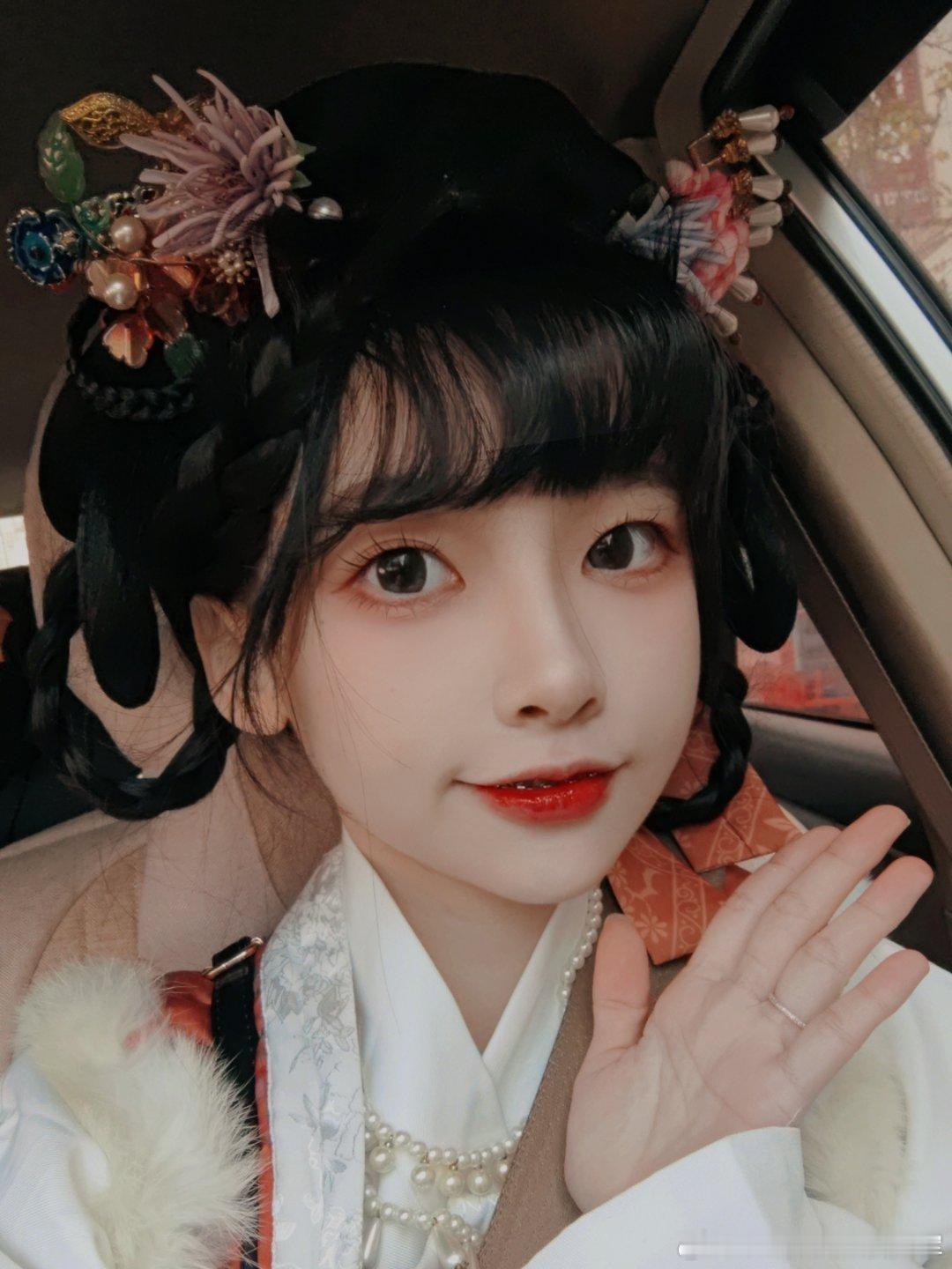 这不得多拿几个红包#新年穿搭##汉服# ​​​