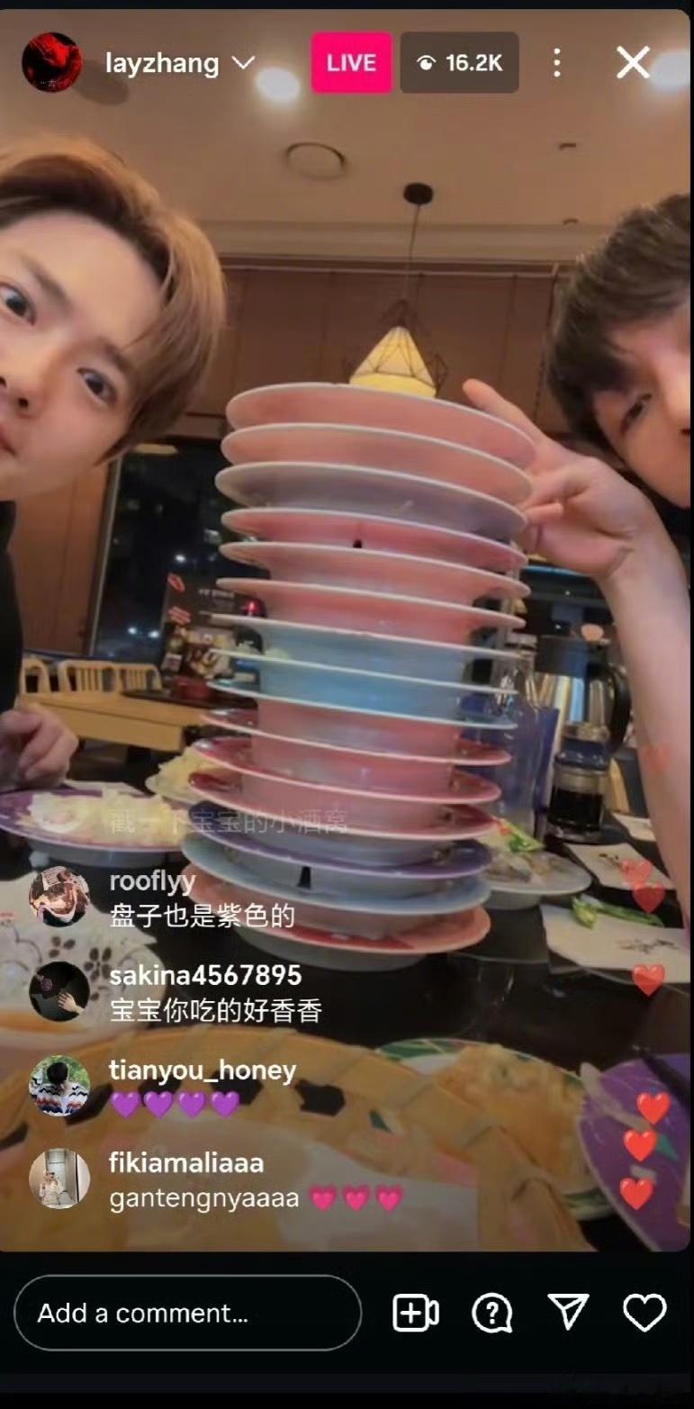 娱乐[超话]张艺兴金俊勉直播约饭张艺兴金俊勉直播吃饭 ​张艺兴直播啦~和金俊勉一