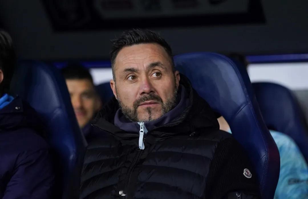 德泽尔比在对利物浦的欧冠比赛之前回应了他和曼联帅位的传闻。马赛主帅说：“我完全专