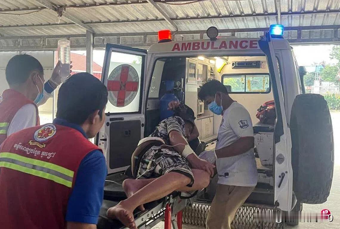 泰柬边境互指开火致伤亡 泰方暂停强化停火协议 闹腾
柬埔寨和泰国边境爆发新一轮冲