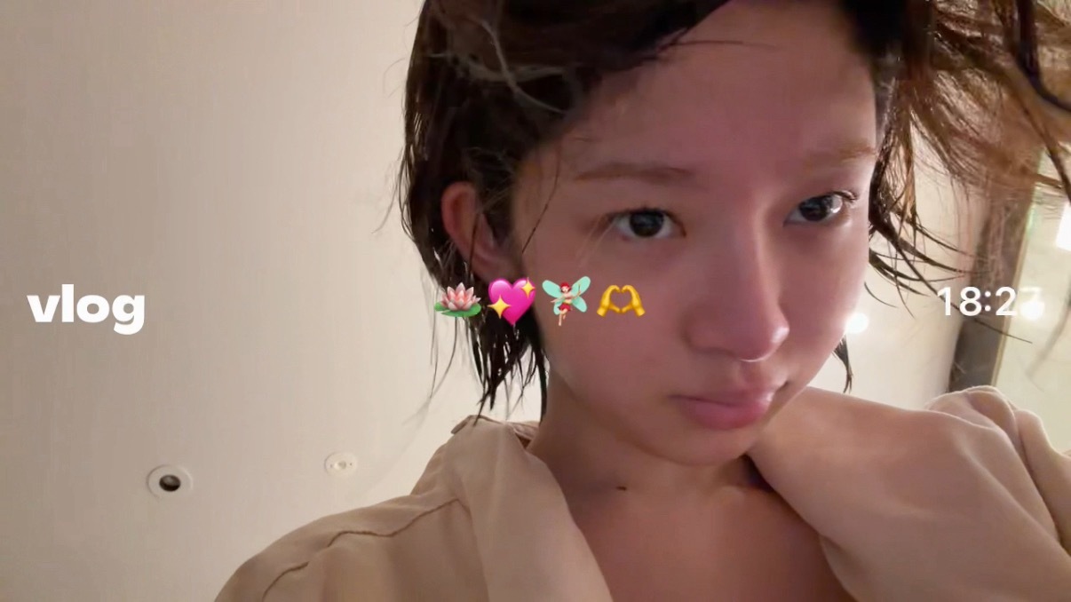 一只，在水里翻滚的豚 