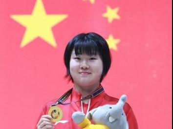 国乒女队盼了多年，终于等来15岁怪才姜依依：左手、高个、8天3冠，破格直升一队 