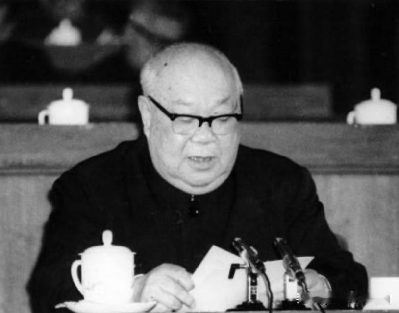 他是新中国浙江省第三任省委第一书记。主政期间，兴建水利，粮田建设，浙江从缺粮省变
