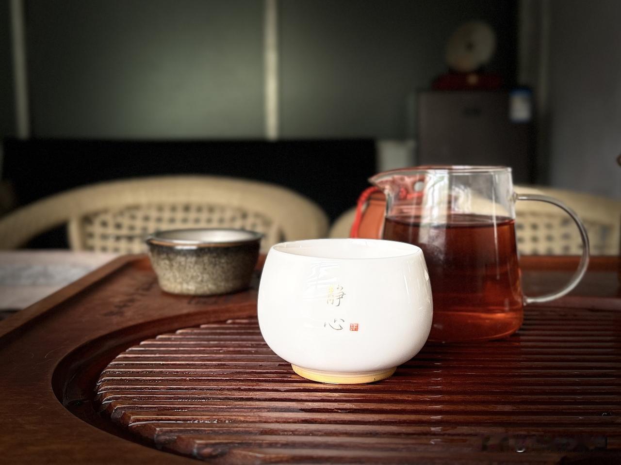 其大无内，其小无外，《易经》，实则为圣人由自然法则推演出社会法则的智慧硕果。
诸