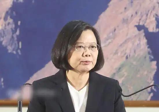 蔡英文罕见发声：“我是台湾人并没有错，我是中国人，因为我是念中国书长大的，受的是