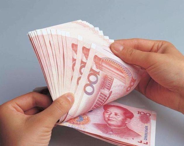 老公没经过我同意把办婚礼的10万借给小姑子买房了，我气的要命，问他为什么要借钱？