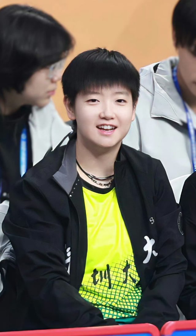 孙颖莎独得2分助深圳大学进乒超决赛 孙颖莎得两分，真是得分王，也是队里的定海神针