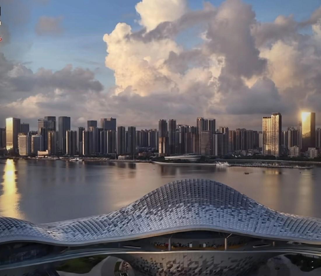 湛江新地标建筑物——湛江文化中心。期待它正式启用后，湛江市民可以在这里品味文化大