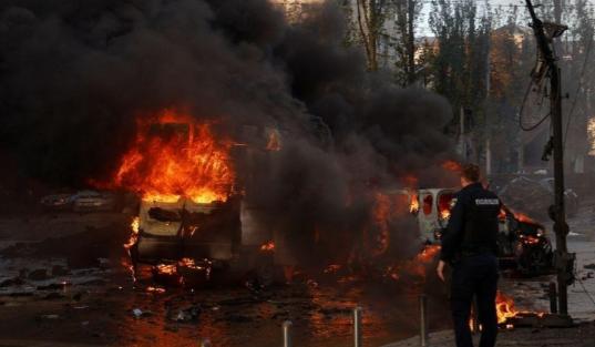 15分钟20次大爆炸，基辅到处是爆炸声、哭喊声，俄把乌克兰内部巨大危机炸出来了！