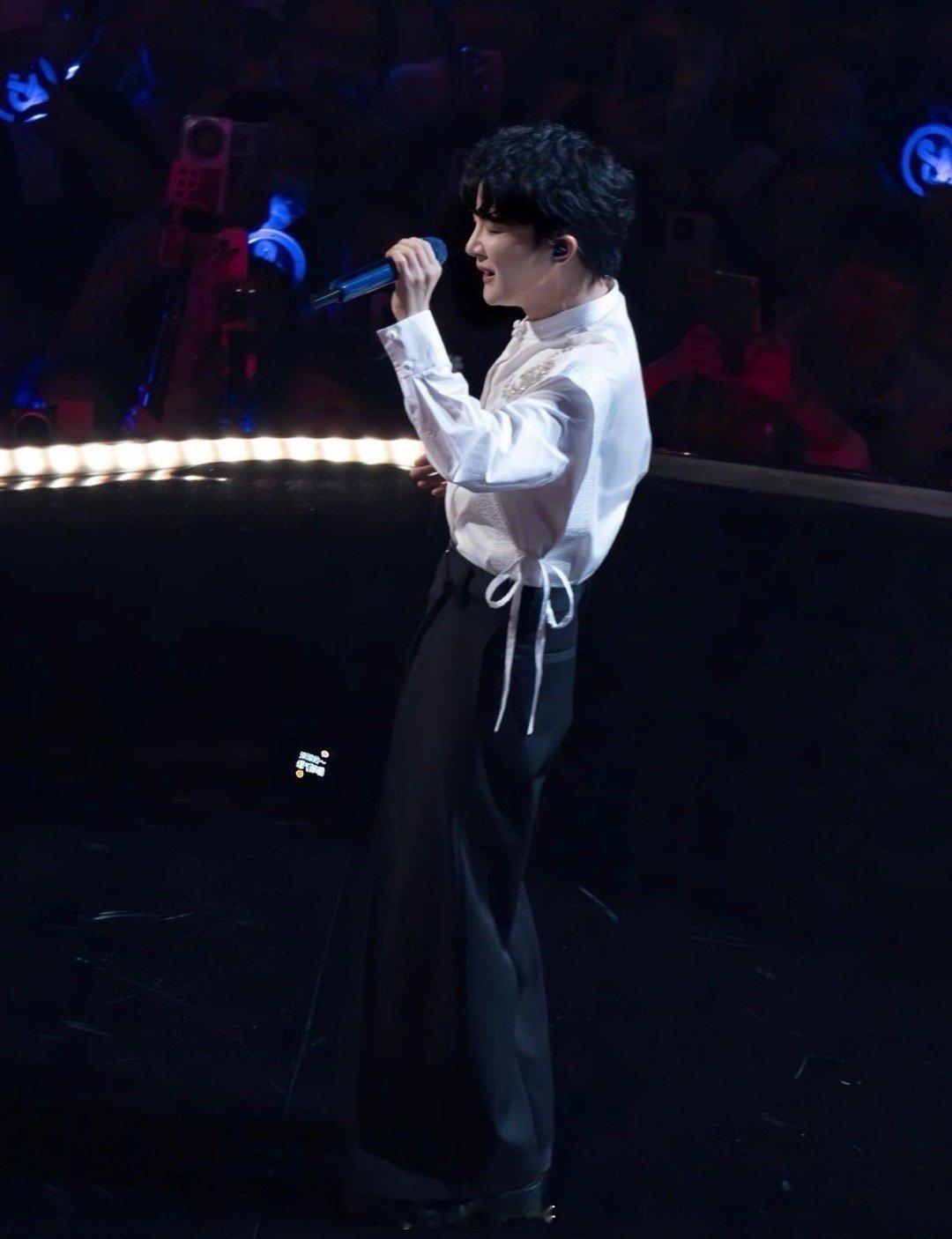 谁懂周深微博之夜发言的含金量 “你们是自己人生最具影响力的角色”，周深把感谢说进