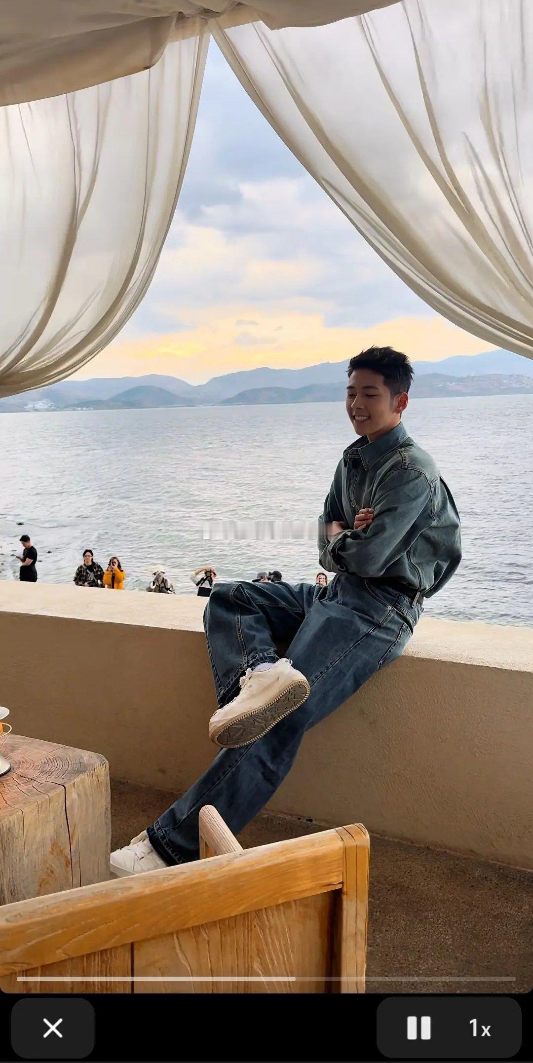 郭涛儿子都这么大了，脑海自动浮现石头吃鸡蛋画面～