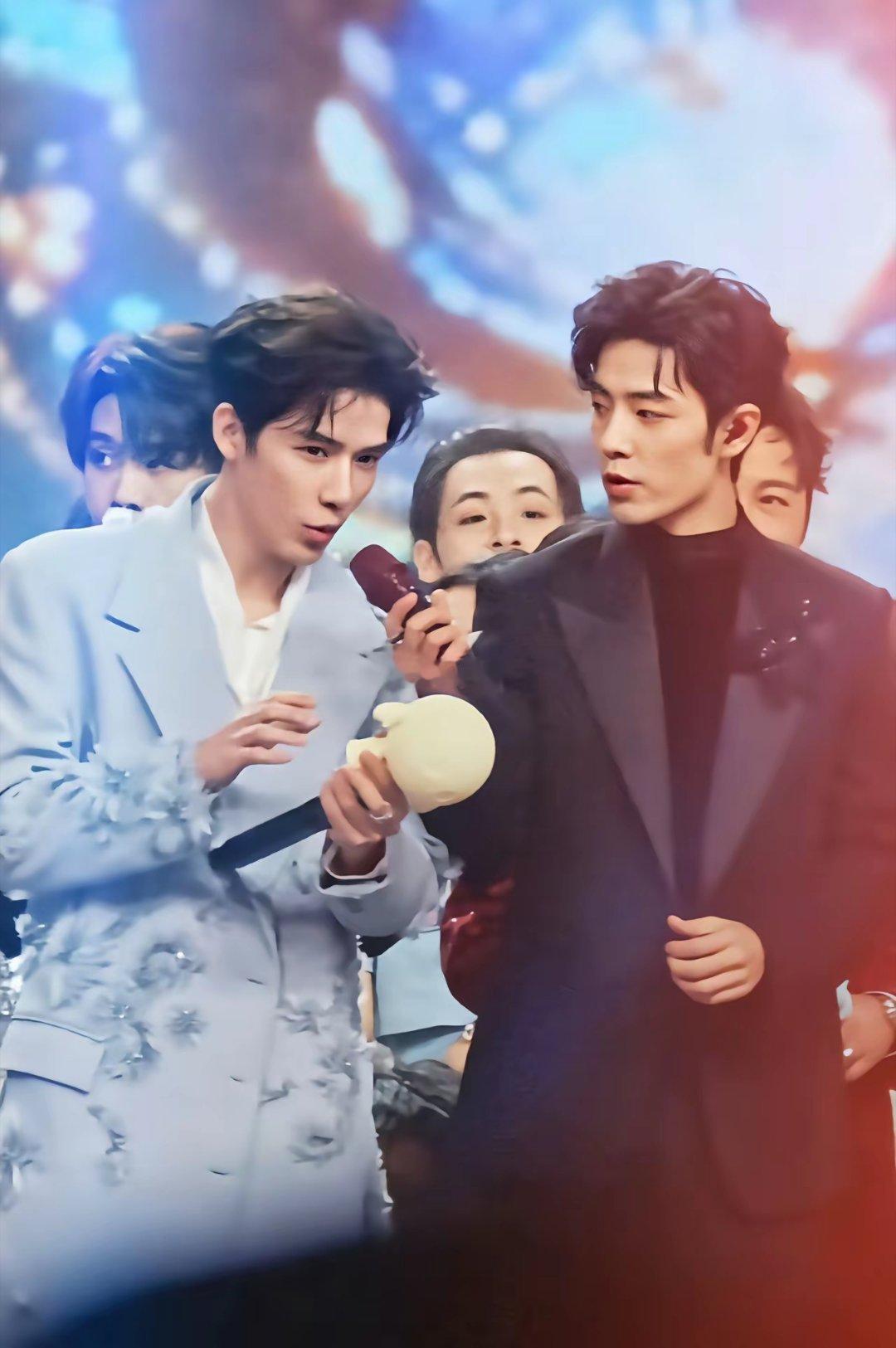 终于明白了，为什么肖战粉丝会再现一片红海，不是因为他长的帅，而是因为他真的是个很