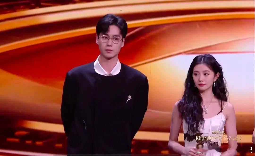 刘浩存和胡一天这最萌身高差好配 ​​​