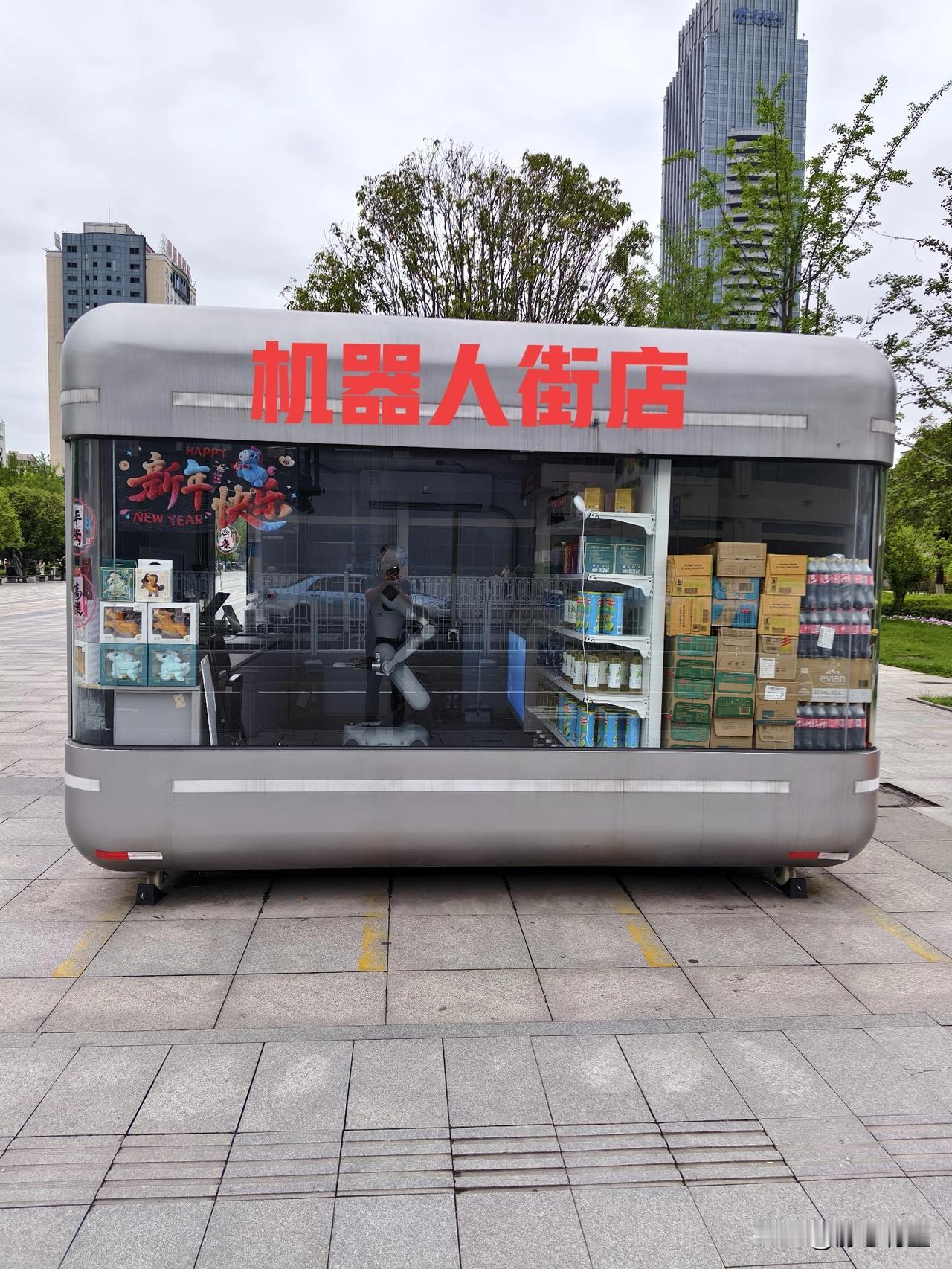 展现长沙街头的机器人咖啡店
早上七点多去长沙城际铁路景泰广场晨跑，偶遇机器人咖啡
