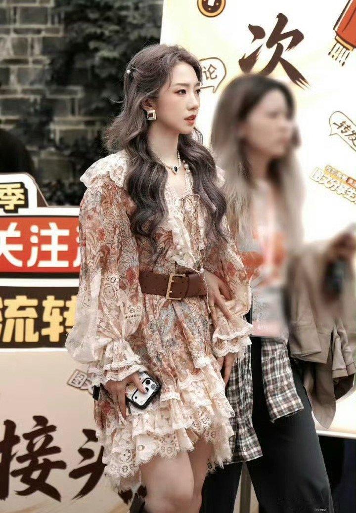 孟美岐真的重新出发了孟美岐重新出发从团体到个人，每一步都走得坚定又用力。搜狐舞台