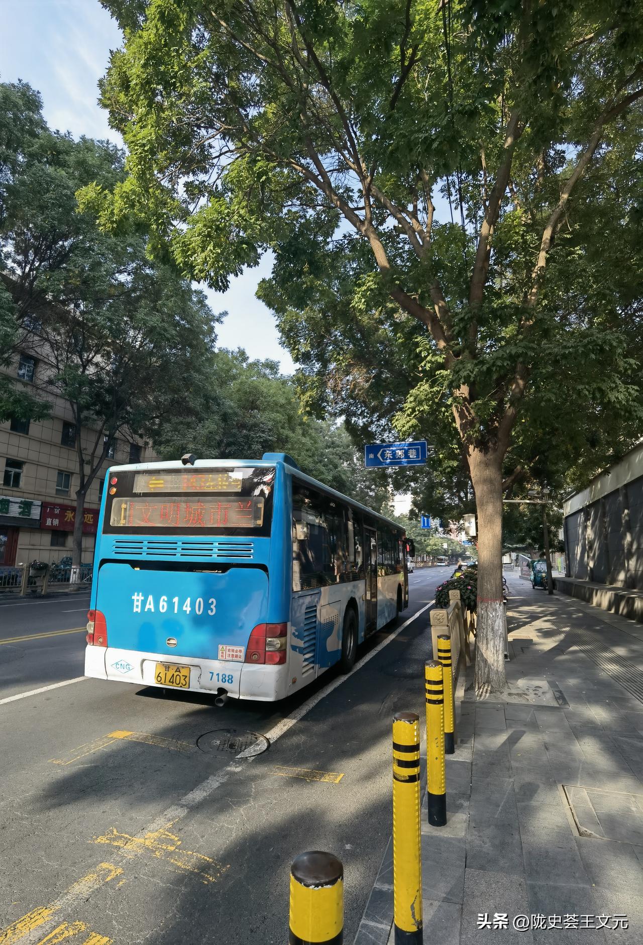 真是人越来老越坏，在公交车上，就遇到这样一个老东西！
昨天早上九点多，老王出门去