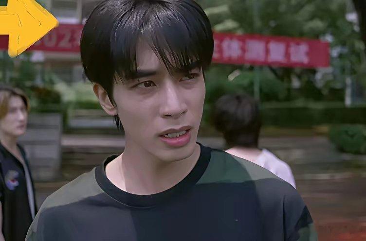 为什么宋威龙的颜值堪称内娱男明星的第一梯队，但是人气上不温不火。很大一个原因就是