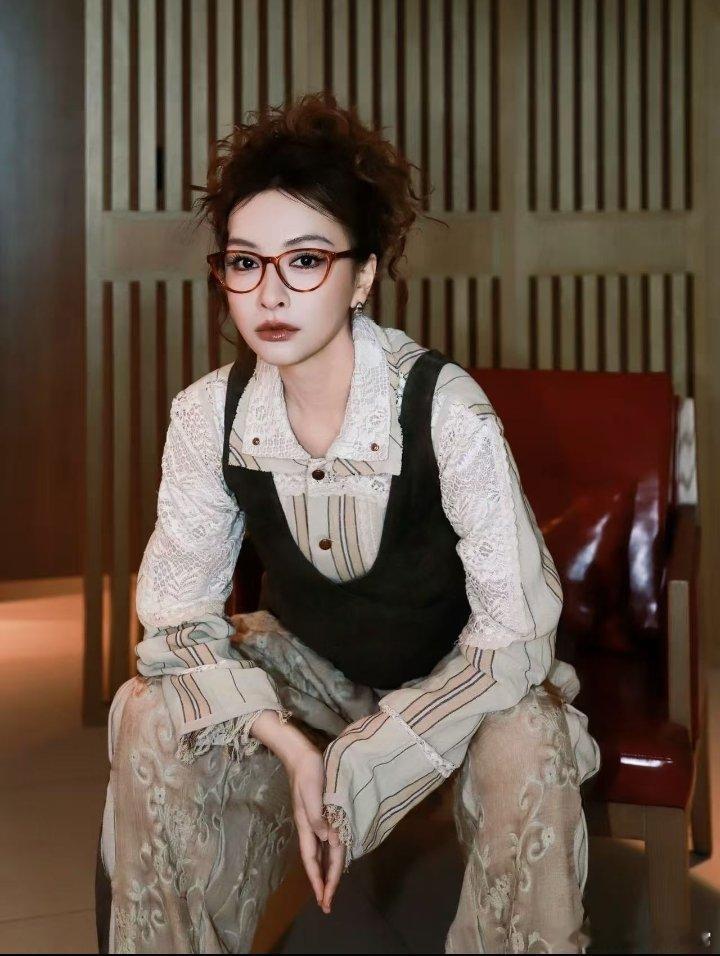 吴昕说会在婚前做财产公证吴昕：我婚前公证一半财产。网友：好理性！换个性别：男方公