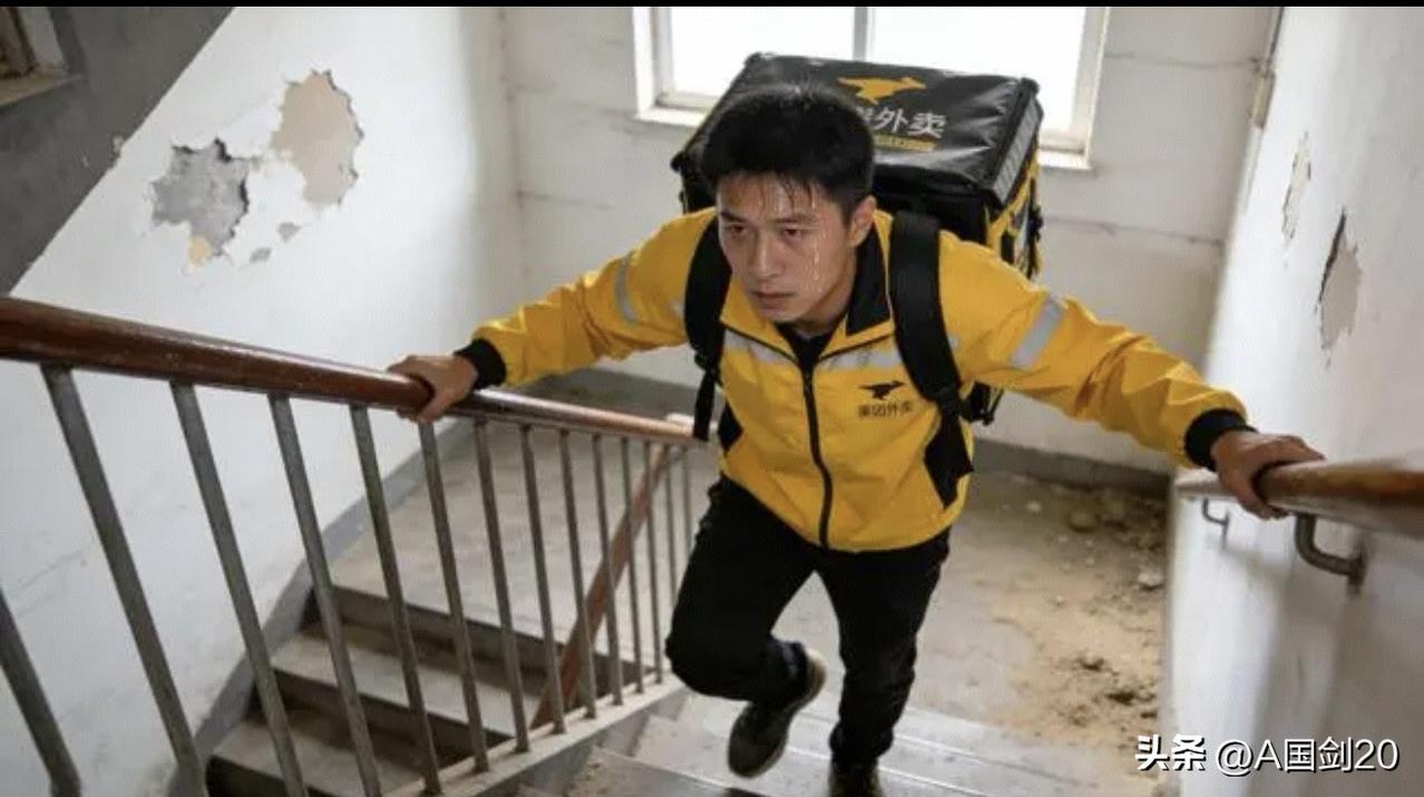 七楼之上的“光荣”：一份外卖送达的迟到百年敬意
 
一份普通的外卖，却在七层高楼