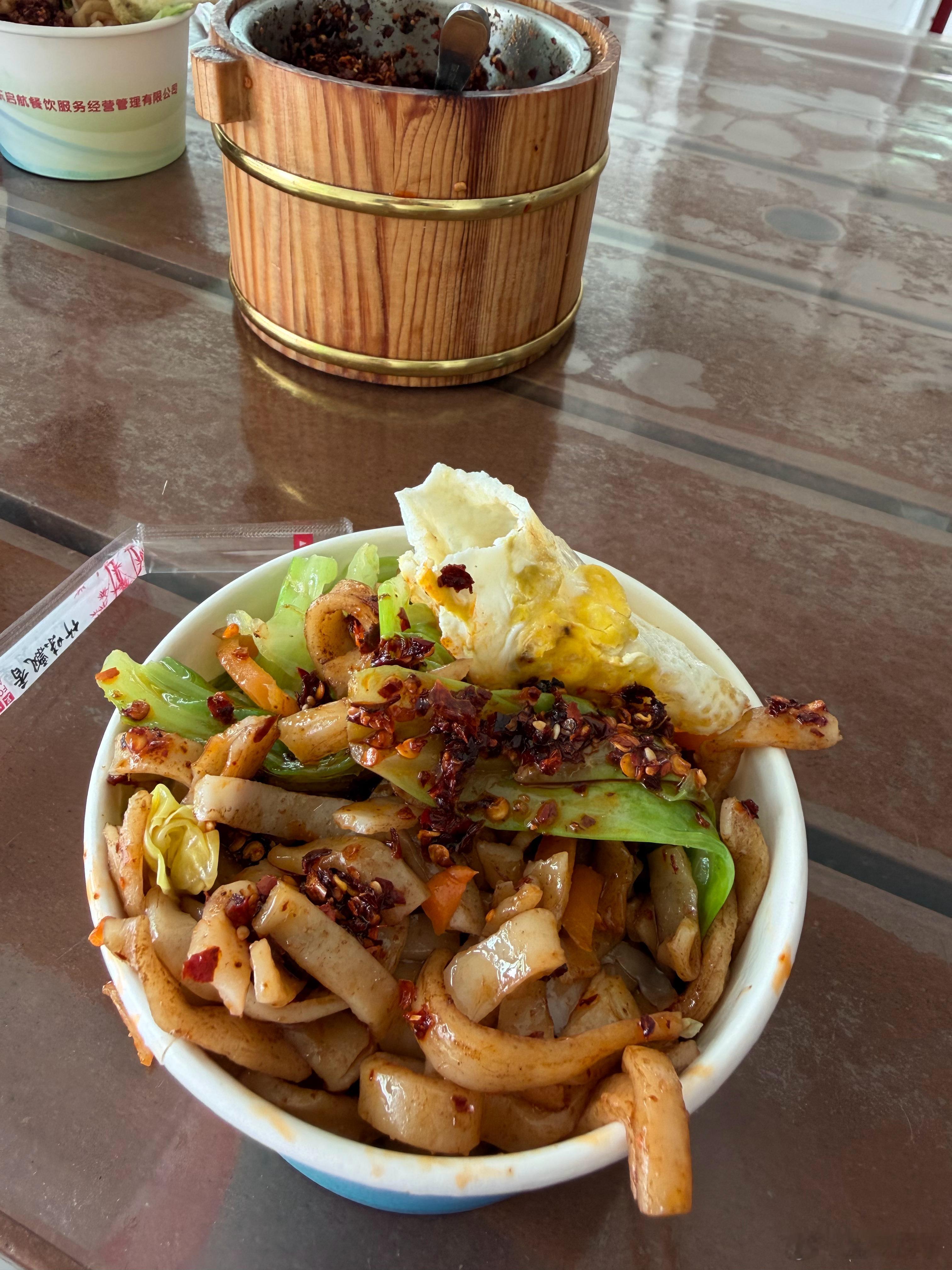 风餐露宿，食不果腹