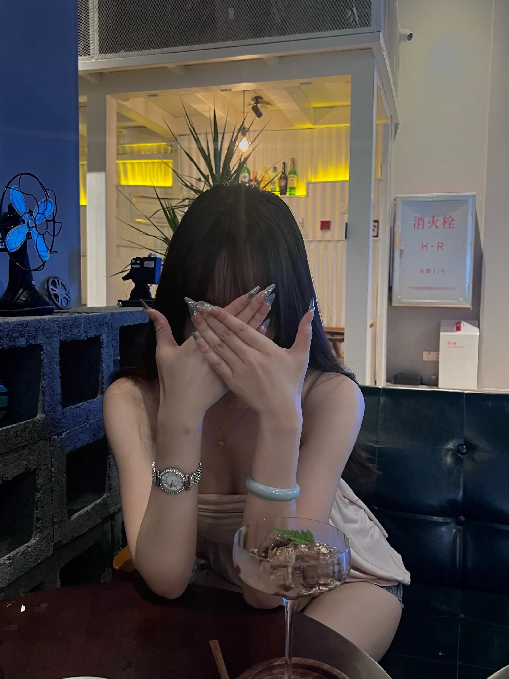 不要给我当面一套背后一套 有本事给我深圳一套香港一套