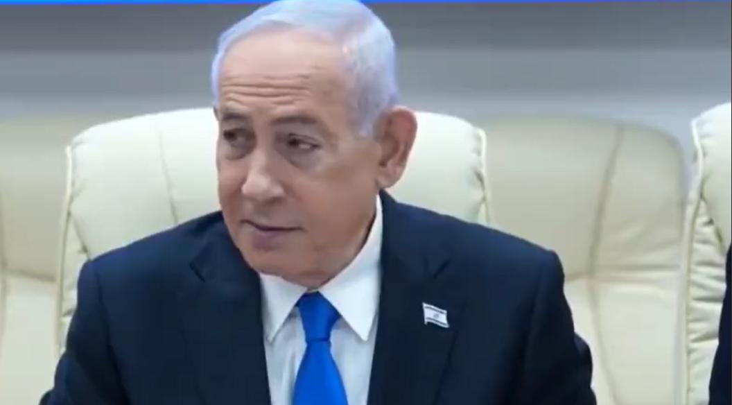 炸翻了！内塔尼亚胡彻底不装了，当众摊牌：美国就是我们的傀儡，特朗普？不过是我手里