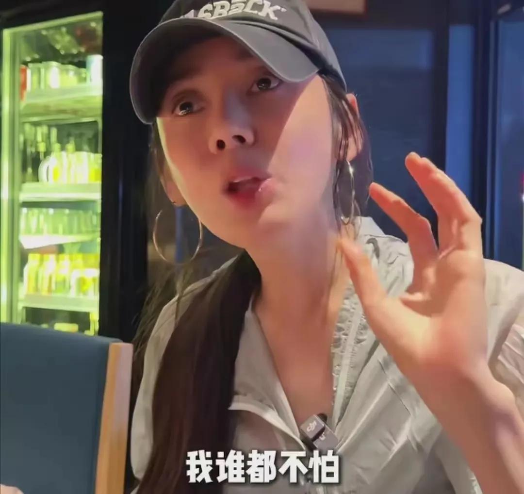 秋瓷炫的爱，其实很卑微！

经常刷到秋瓷炫的视频，她的视频大部分都是以她家庭生活