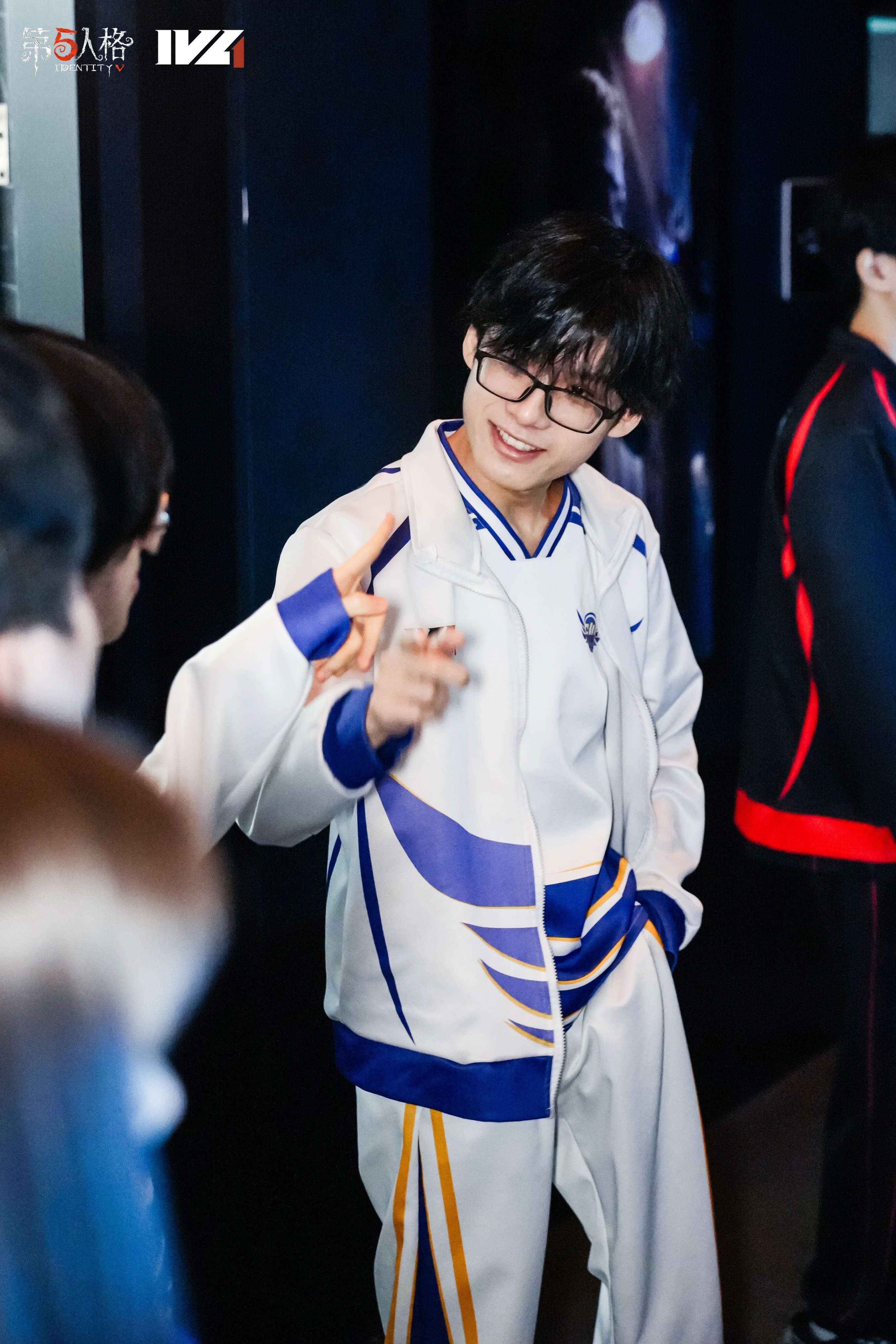 GW电竞第五人格[超话]  指指点点→锁脖[二哈] 