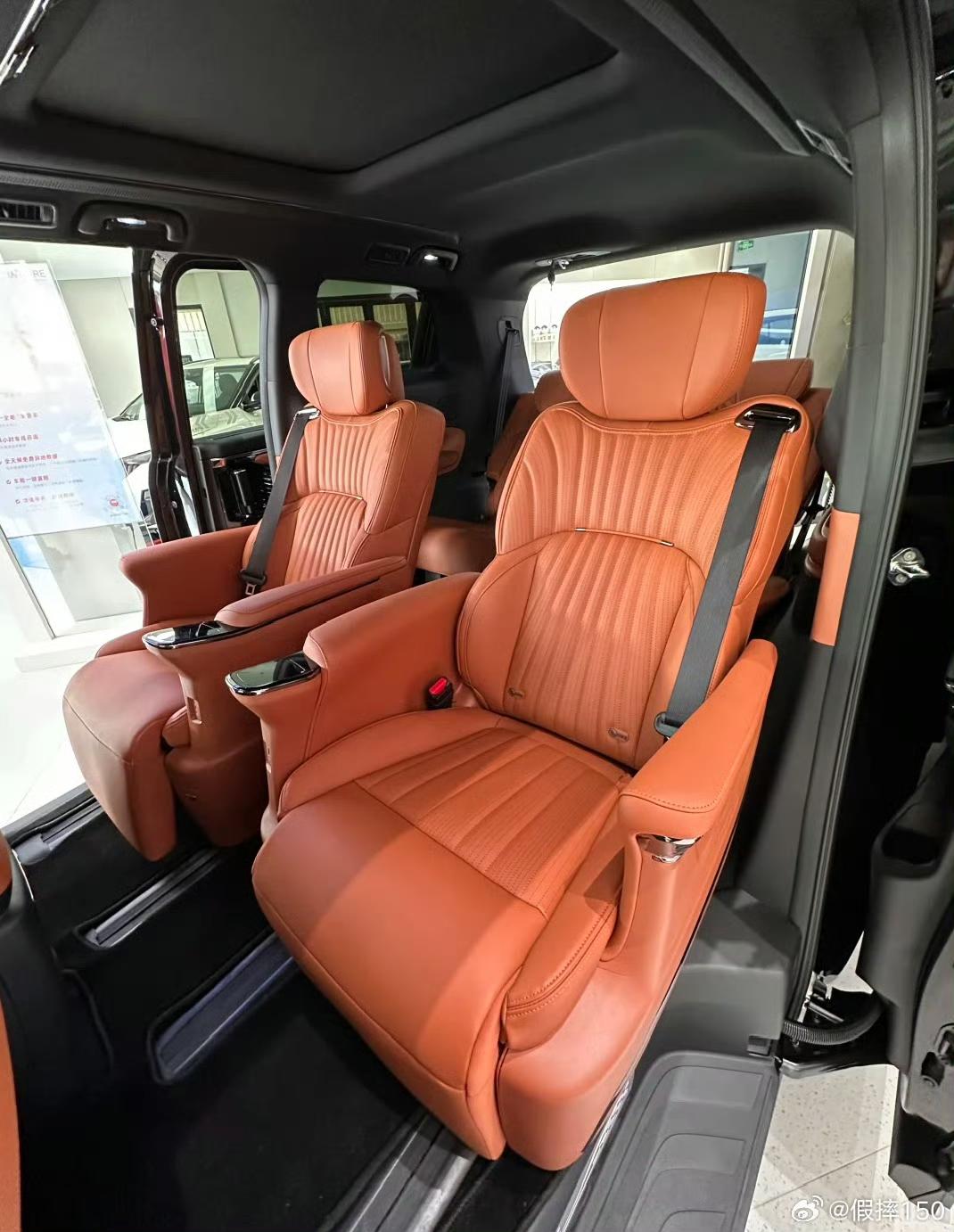 2026款传祺M8HEV提供的SPA级按摩座椅，是长途驾驶中的一大亮点。这种座椅