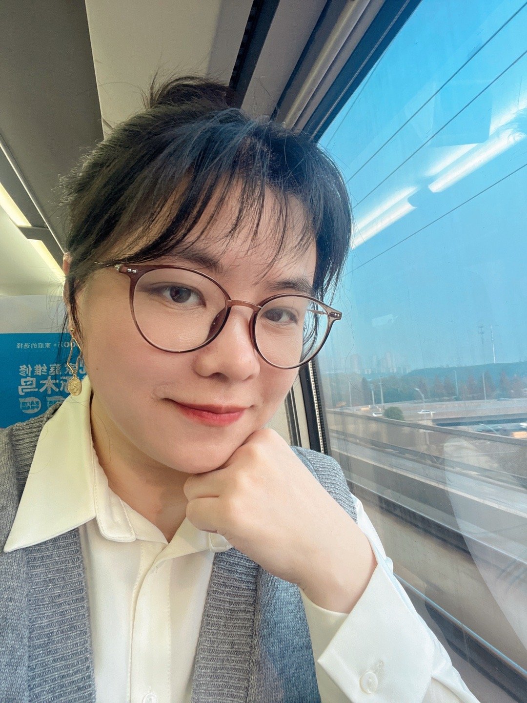 火车上，不好意思自拍[羞嗒嗒] 
