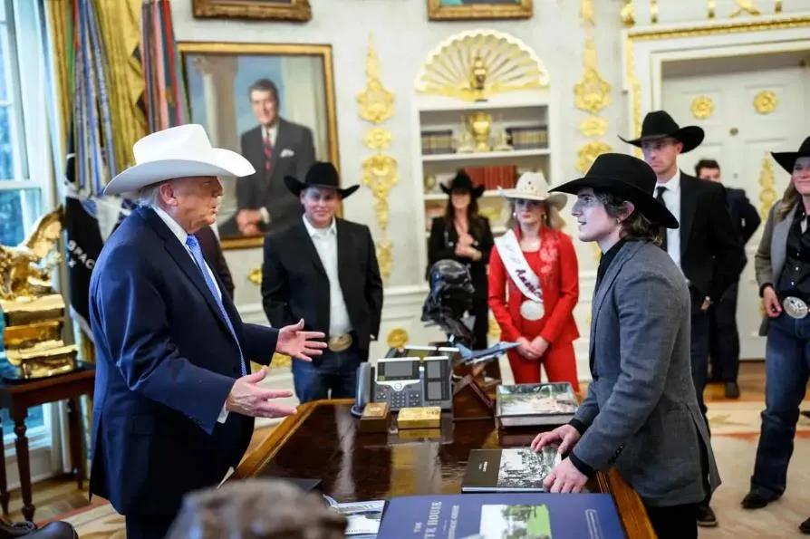 特朗普一句狠话彻底扎心泽连斯基：如果没有美国撑腰，乌克兰连一天都活不下去。 
 