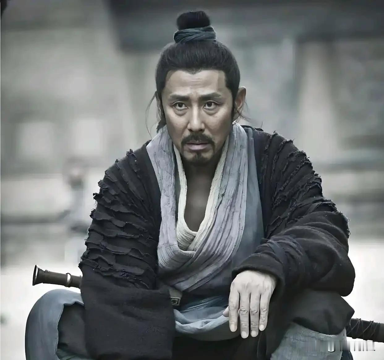 刘邦当年就是个泗水亭长，论打仗不如项羽，论出身不如六国贵族，可最后偏偏是他当了皇