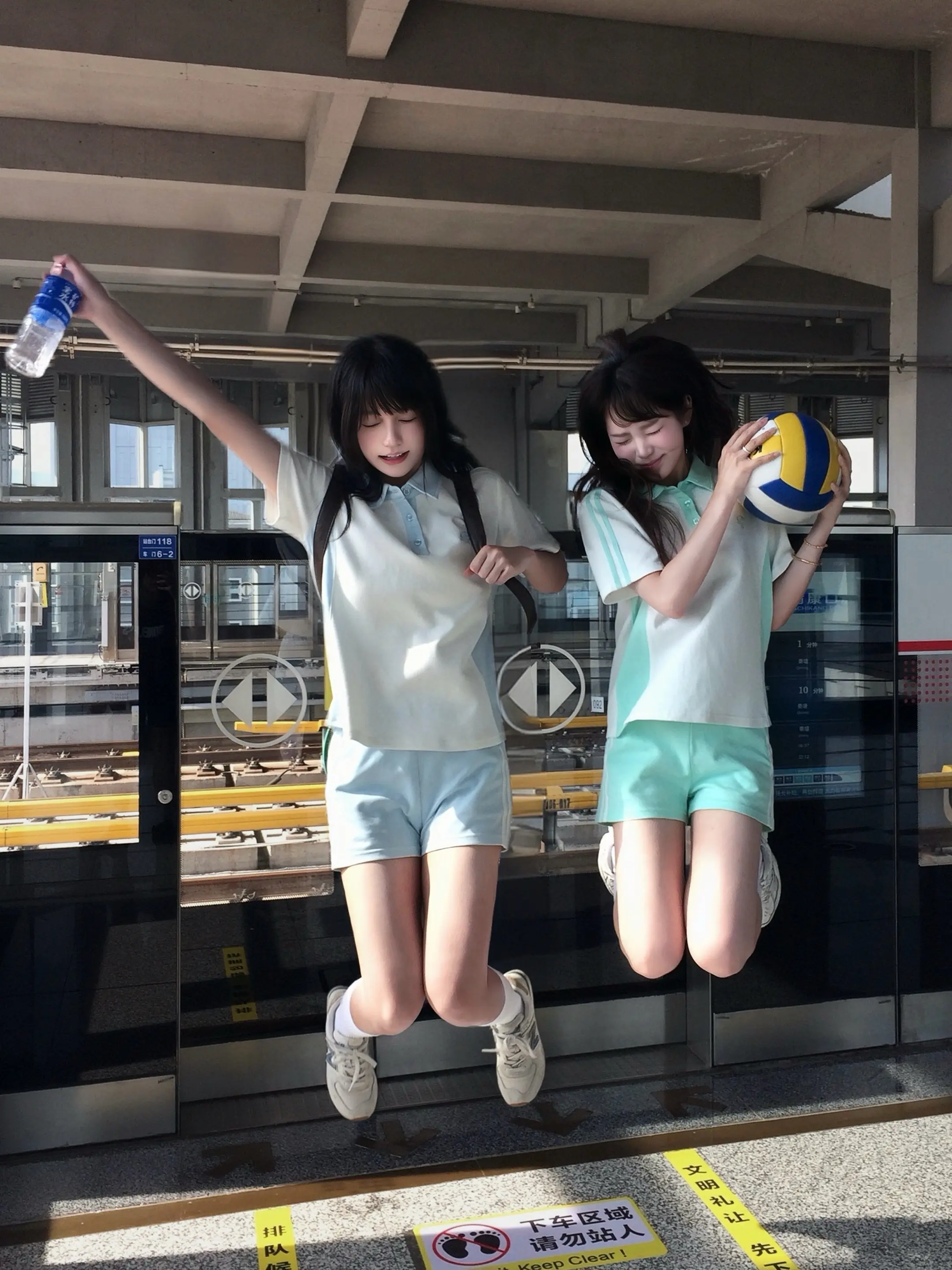 同学…请加入排球部吧><