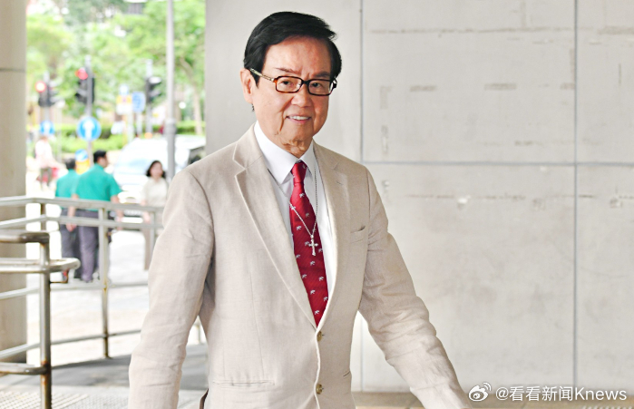 【#黄百鸣内幕交易罪名成立#】据港媒5月22日报道，79岁导演黄百鸣（原名黄栢鸣