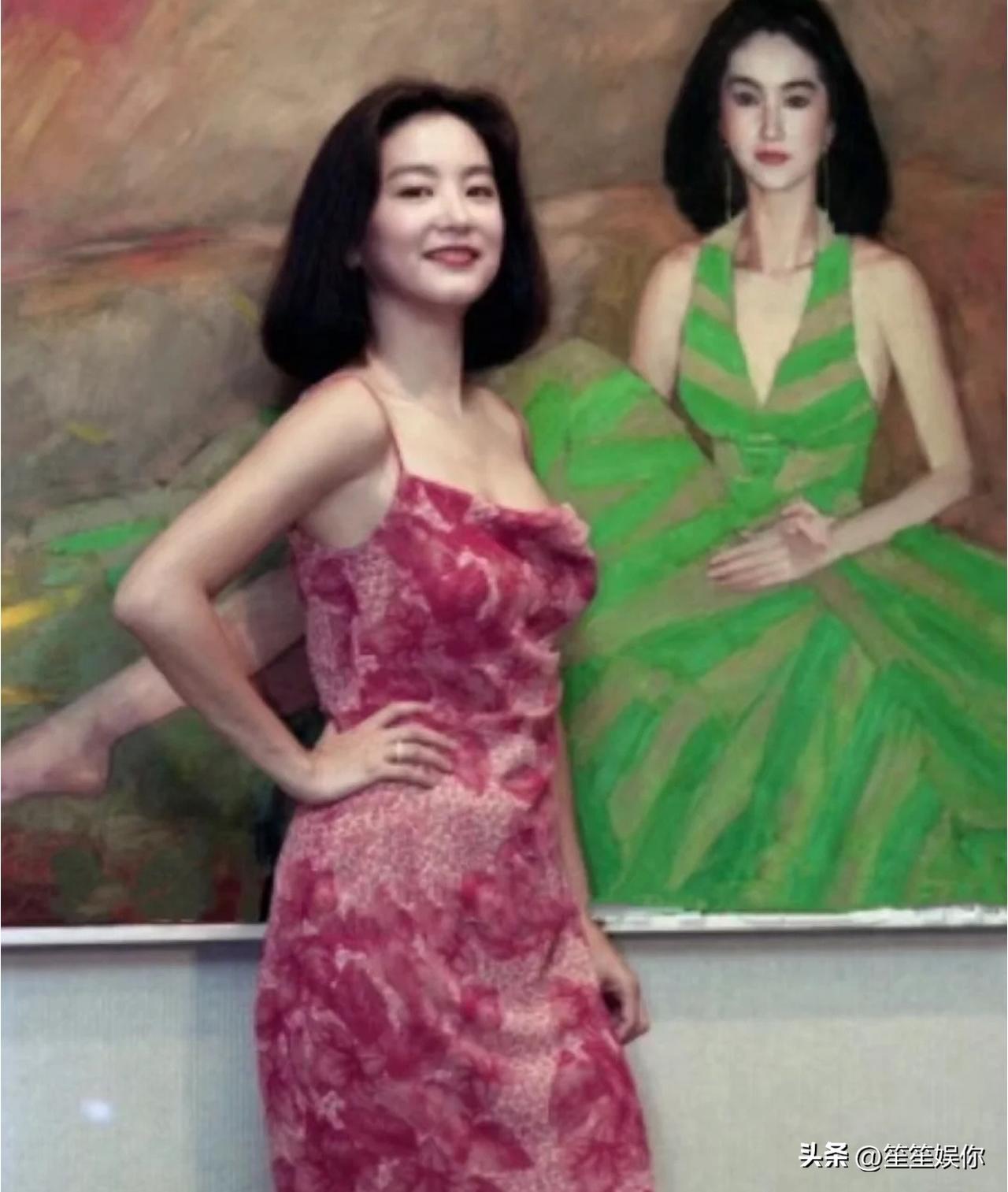 林青霞的美，是内娱学不来的底气。如今网红脸扎堆，却没一个能敌过林青霞。她的美从不