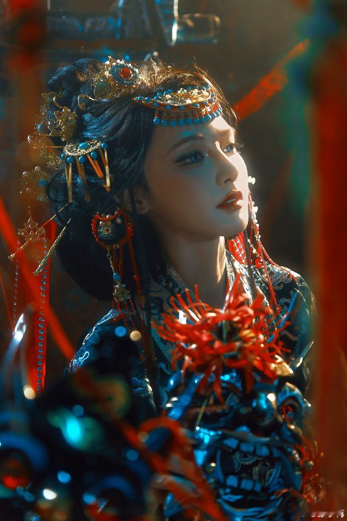 彭小苒傩戏造型美出新高度  彭小苒傩戏造型美出新高度，又是把我美到了呀，传承了非