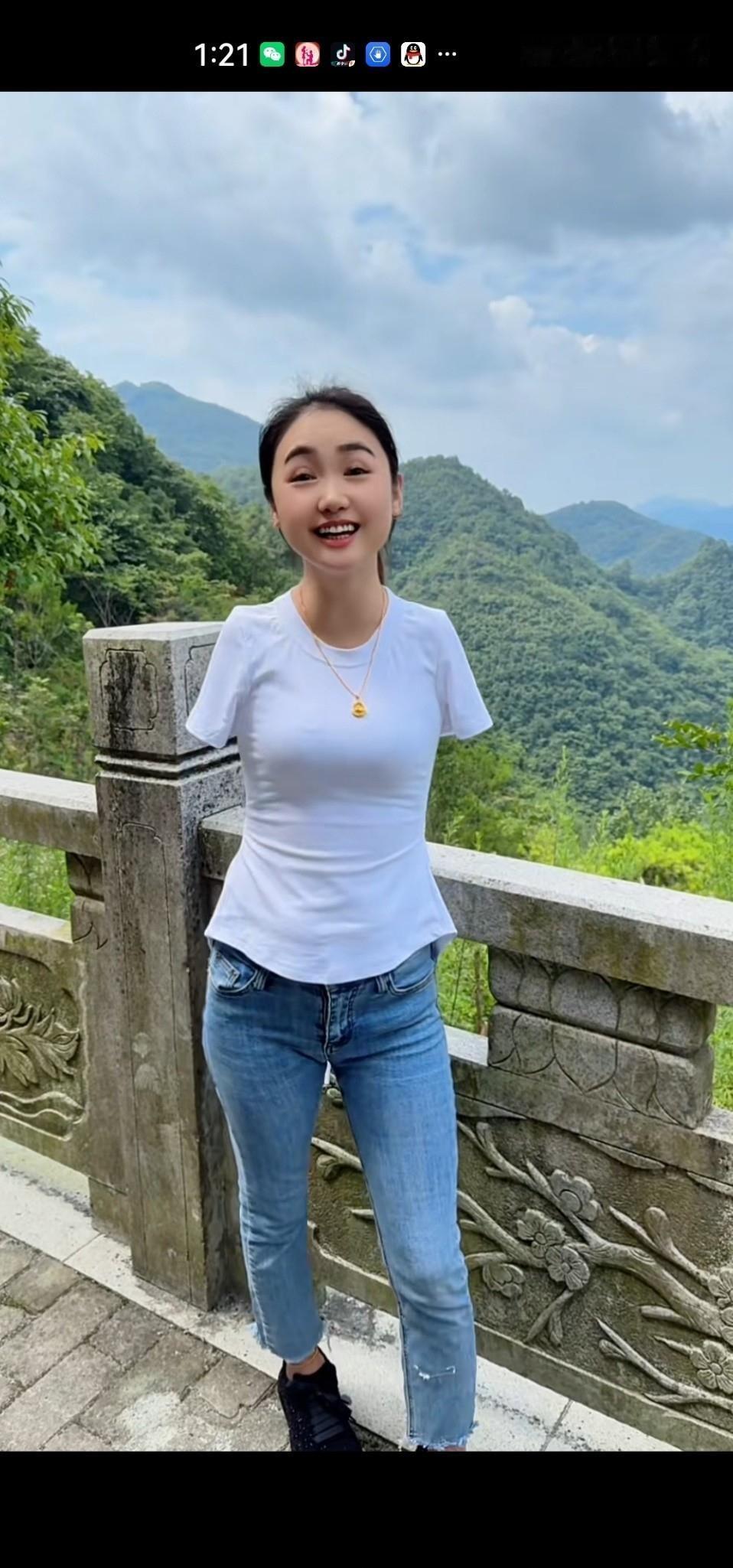 9岁截肢25岁成总裁！无臂女孩用脚绣出千万人生，如今带400万粉丝直播卖货

你